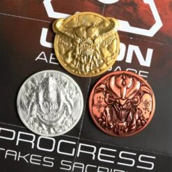 DUST! Doom 5th Anniversary Limited Edition Set Of 3 Medallion Collection - Zavvi Exclusive -Action Figures Shop 12827208 1644875427910493