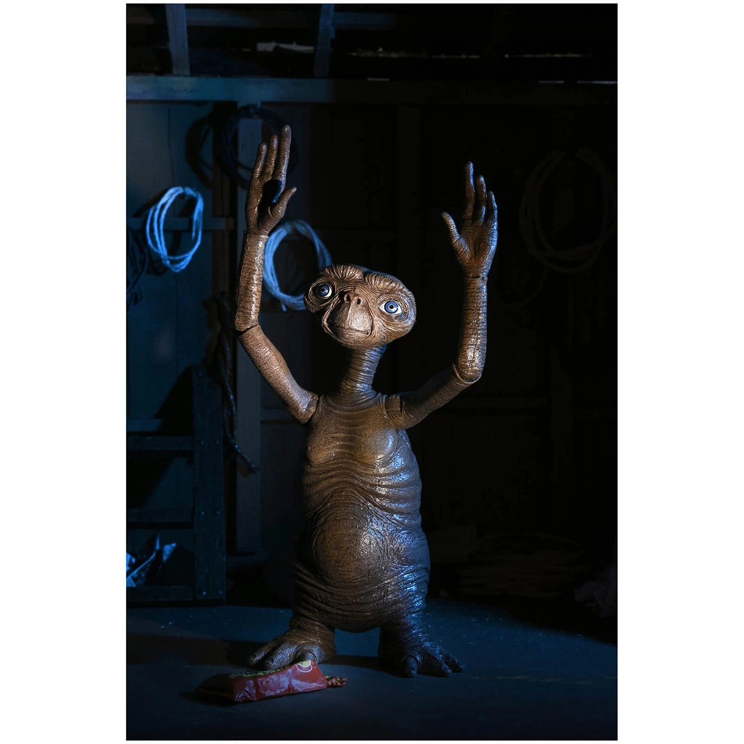 NECA E.T. The Extra-Terrestrial 40th Anniversary Ultimate E.T. 7 Inch Scale Action Figure 6 NECA E.T. The Extra-Terrestrial 40th Anniversary Ultimate E.T. 7 Inch Scale Action Figure - Image 4