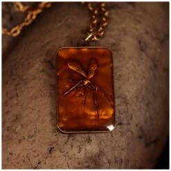 Jurassic Park Limited Edition Amber Necklace By Fanattik -Action Figures Shop 14851053 1215059998919677